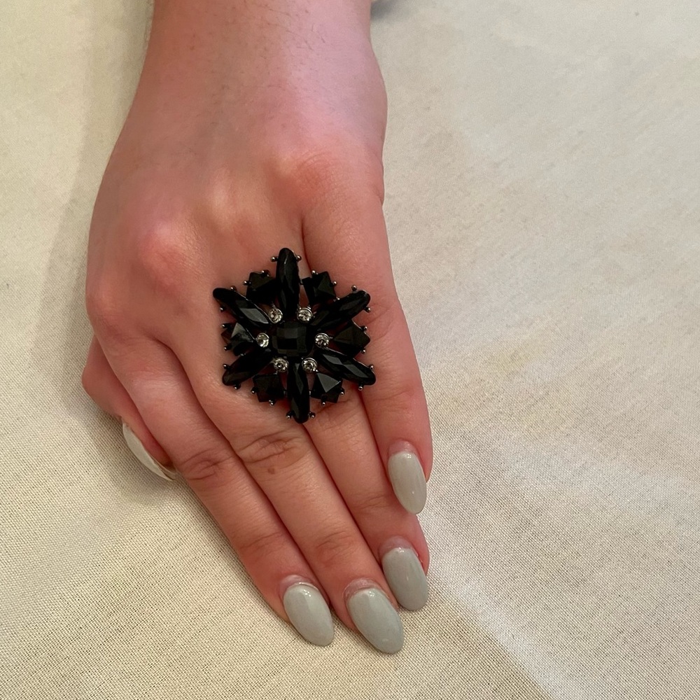 Givenchy Vintage Ring - Picture 3 of 16